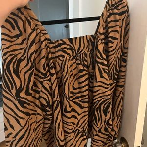 Vero Moda balloon sleeve top in tiger print